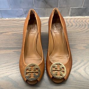 Tory Burch peep toe pumps EUC sz 6